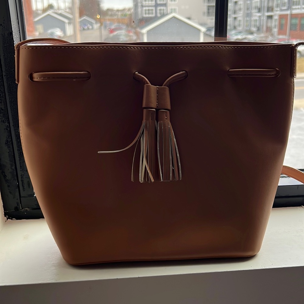 Guc j crew bucket bag